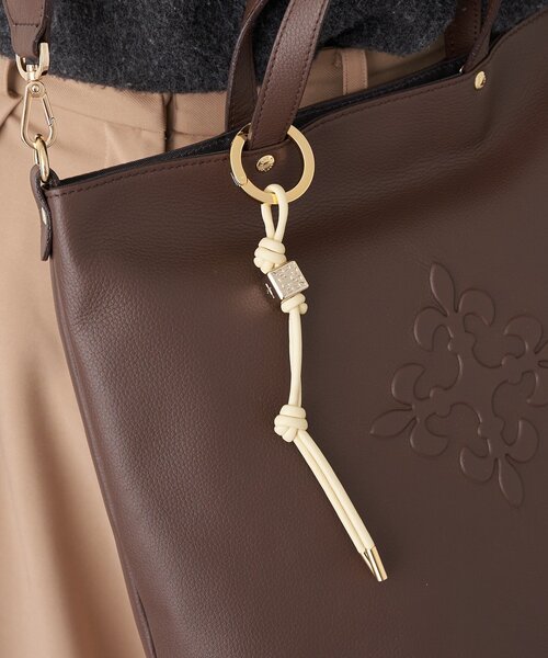 russet（ラシット）の「レザーコードバッグチャーム（チャーム・レディース・ブラウン/ピンク/ボルドー/ブラック/グレー系その他/ダークブラウン/イエロー/ピンク系その他/サックスブルー・FREE）」の6枚目の写真