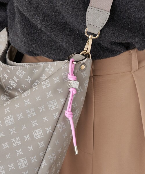 russet（ラシット）の「レザーコードバッグチャーム（チャーム・レディース・ブラウン/ピンク/ボルドー/ブラック/グレー系その他/ダークブラウン/イエロー/ピンク系その他/サックスブルー・FREE）」の13枚目の写真