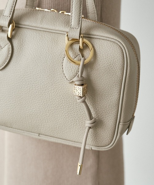 russet（ラシット）の「レザーコードバッグチャーム（チャーム・レディース・ブラウン/ピンク/ボルドー/ブラック/グレー系その他/ダークブラウン/イエロー/ピンク系その他/サックスブルー・FREE）」の2枚目の写真