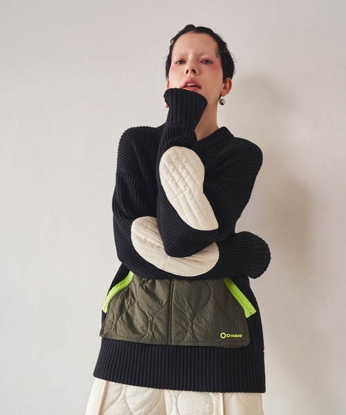 OMMO（オーエムエムオー）の「QUILTING DOCKING KNIT TOP（ニット/セーター・レディース・ブラック/ホワイト/パープル・F）」の2枚目の写真