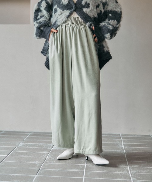 LEPSIM（レプシィム）の「サテンギャザーWストレートパンツ　600152（その他パンツ・レディース・セージグリーン/ブラック/アイボリー/カーキブラウン・FREE）」の4枚目の写真