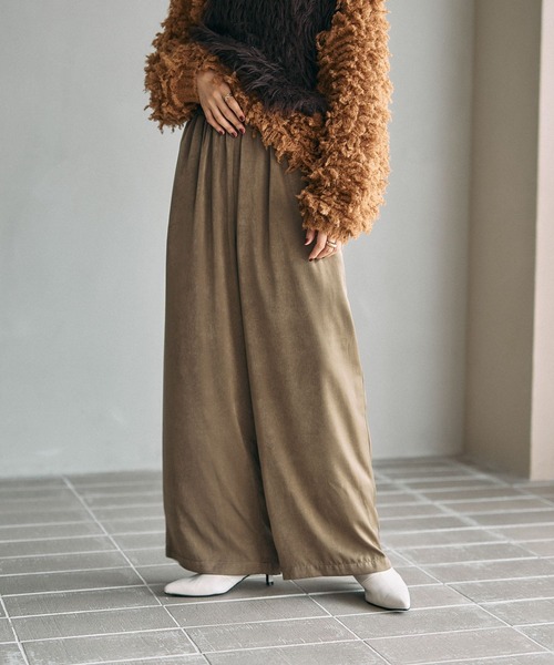 LEPSIM（レプシィム）の「サテンギャザーWストレートパンツ　600152（その他パンツ・レディース・セージグリーン/ブラック/アイボリー/カーキブラウン・FREE）」の3枚目の写真