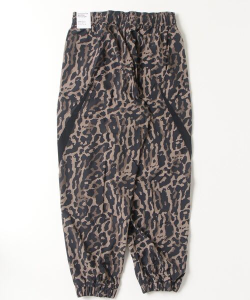 NIKE（ナイキ）の「ナイキ NIKE ナイキ  NSW トレンド ウーヴン ハイブリット AOP パンツ（その他パンツ・レディース・ブラック・M/L）」の2枚目の写真