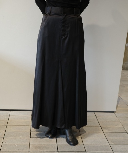MANOF(マノフ)の「MANOF SATIN STITCH SKIRT(スカート・レディース・ブラック・SMALL/MEDIUM)」の1枚目の写真