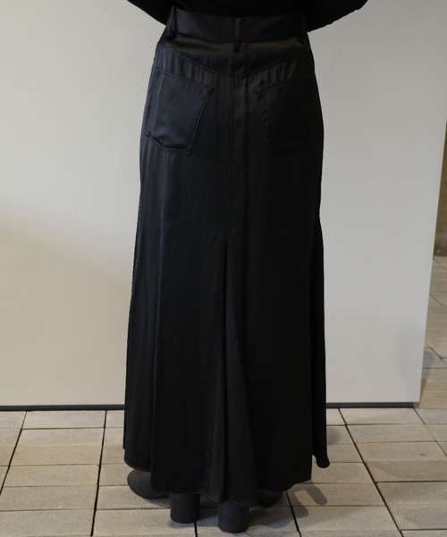 MANOF(マノフ)の「MANOF SATIN STITCH SKIRT(スカート・レディース・ブラック・SMALL/MEDIUM)」の2枚目の写真