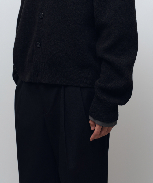 MUSINSA STANDARD（ムシンサスタンダード）の「ラウンドネッククロップカーディガン[ブラック]（カーディガン/ボレロ・メンズ・その他・SMALL/MEDIUM/LARGE/X-LARGE/XX-LARGE）」の6枚目の写真