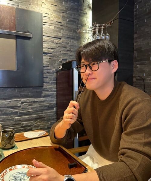 MUSINSA STANDARD（ムシンサスタンダード）の「ミニマルクルーネックニット[ブラウン]（ニット/セーター・メンズ・その他・LARGE/X-LARGE/XX-LARGE/SMALL/MEDIUM）」の9枚目の写真