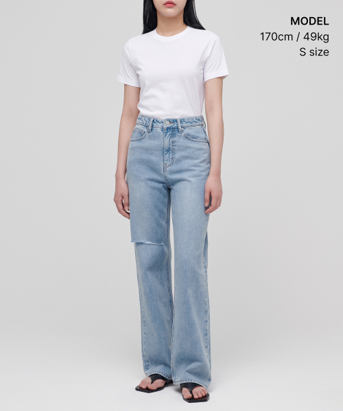MUSINSA STANDARD WOMAN(ムシンサスタンダードウーマン)の「レディーススラッシュルーズストレートデニムパンツ【ライトインディゴ】(デニムパンツ・レディース・その他・30/24/25/26/27/28/29)」の2枚目の写真