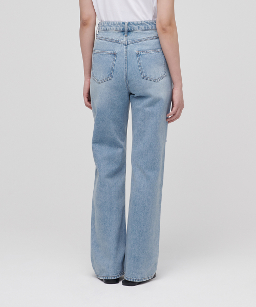MUSINSA STANDARD WOMAN(ムシンサスタンダードウーマン)の「レディーススラッシュルーズストレートデニムパンツ【ライトインディゴ】(デニムパンツ・レディース・その他・30/24/25/26/27/28/29)」の3枚目の写真