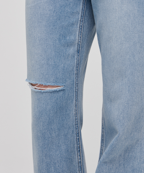 MUSINSA STANDARD WOMAN(ムシンサスタンダードウーマン)の「レディーススラッシュルーズストレートデニムパンツ【ライトインディゴ】(デニムパンツ・レディース・その他・30/24/25/26/27/28/29)」の6枚目の写真