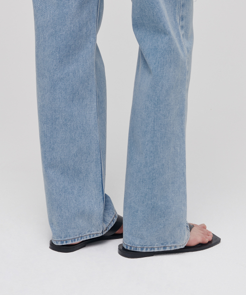 MUSINSA STANDARD WOMAN(ムシンサスタンダードウーマン)の「レディーススラッシュルーズストレートデニムパンツ【ライトインディゴ】(デニムパンツ・レディース・その他・30/24/25/26/27/28/29)」の8枚目の写真