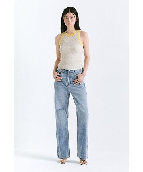 MUSINSA STANDARD WOMAN(ムシンサスタンダードウーマン)の「レディーススラッシュルーズストレートデニムパンツ【ライトインディゴ】(デニムパンツ・レディース・その他・30/24/25/26/27/28/29)」の11枚目の写真