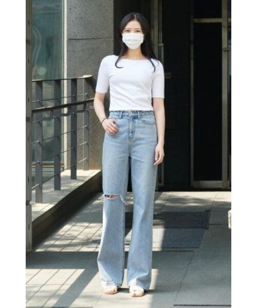 MUSINSA STANDARD WOMAN(ムシンサスタンダードウーマン)の「レディーススラッシュルーズストレートデニムパンツ【ライトインディゴ】(デニムパンツ・レディース・その他・30/24/25/26/27/28/29)」の22枚目の写真