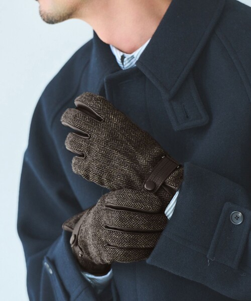 green label relaxing(グリーンレーベルリラクシング)の「MOON ムーン ヘリンボーン×レザー グローブ -タッチパネル対応-(手袋・メンズ・ネイビー/ダークブラウン/ブラック・FREE)」の1枚目の写真