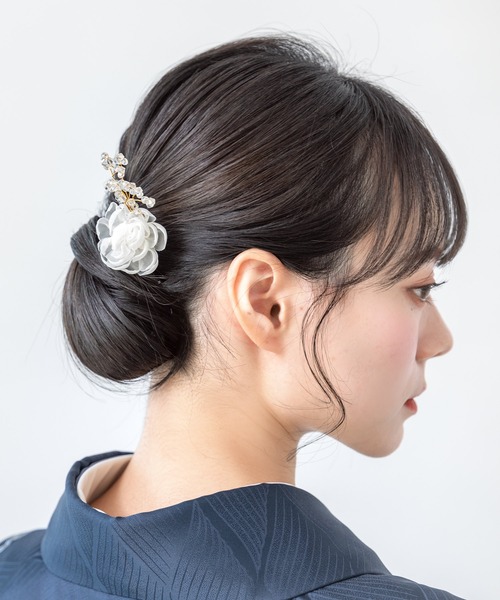 SOUBIEN(ソウビエン)の「オーガンジーフラワーの髪飾り(和装小物・レディース・ベージュ系1/ホワイト系/キナリ/ベージュ系・FREE)」の3枚目の写真