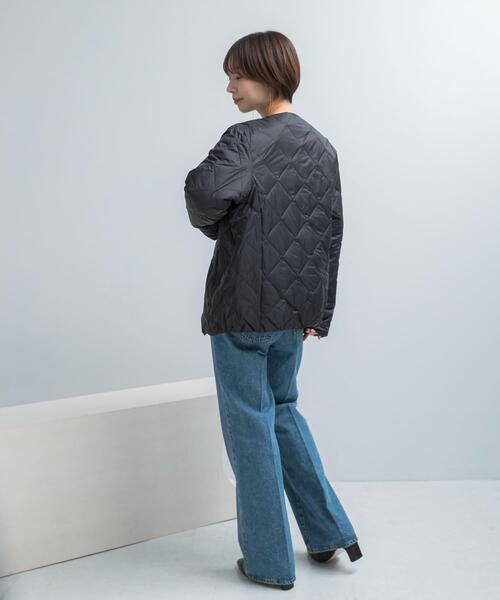 URBAN RESEARCH ROSSO WOMEN(アーバンリサーチ ロッソ)の「TAION CREW NECK DOWN JACKET(ダウンジャケット/コート・レディース・ネイビー/チャコールグレー/オフホワイト/ブラック・SMALL/MEDIUM/LARGE)」の15枚目の写真