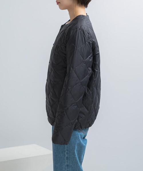 URBAN RESEARCH ROSSO WOMEN(アーバンリサーチ ロッソ)の「TAION CREW NECK DOWN JACKET(ダウンジャケット/コート・レディース・ネイビー/チャコールグレー/オフホワイト/ブラック・SMALL/MEDIUM/LARGE)」の17枚目の写真