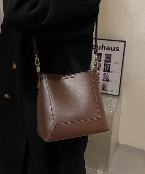 yuue' ( wear )(ユーイ)の「スクエアショルダーバッグ/ポーチ付き(ショルダーバッグ・レディース・ブラック/ダークブラウン/ブラウン・FREE)」の21枚目の写真