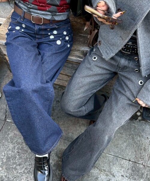 WHO'S WHO gallery（フーズフーギャラリー）の「EYELET LOW RISE DENIM /アイレットローライズデニム（デニムパンツ・レディース・ブラック/サックスブルー/ネイビー・MEDIUM/SMALL）」の4枚目の写真