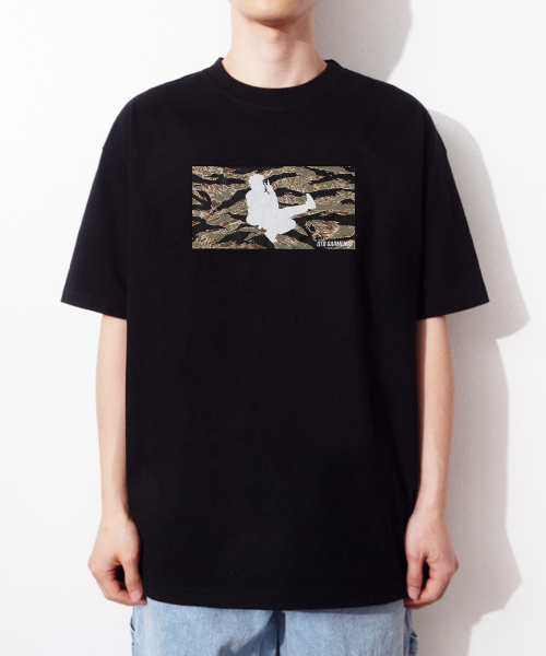 QT8 GARMENTS(キューティーエイトガーメント)の「OC Noodle x QT8 Tiger Camo Tee (Black)(Tシャツ/カットソー・レディース・その他・MEDIUM/LARGE/X-LARGE)」の2枚目の写真