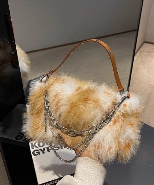 .KOM(ドットコム)の「A'GEM/9 × .kom 『.KOM/ドットケーオーエム』 Faux Fur Chain Shoulder Bag/ファー チェーン ショルダーバッグ(トートバッグ・レディース・グレー/ブラウン・FREE)」の3枚目の写真