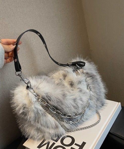 .KOM(ドットコム)の「A'GEM/9 × .kom 『.KOM/ドットケーオーエム』 Faux Fur Chain Shoulder Bag/ファー チェーン ショルダーバッグ(トートバッグ・レディース・グレー/ブラウン・FREE)」の10枚目の写真