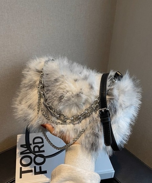 .KOM(ドットコム)の「A'GEM/9 × .kom 『.KOM/ドットケーオーエム』 Faux Fur Chain Shoulder Bag/ファー チェーン ショルダーバッグ(トートバッグ・レディース・グレー/ブラウン・FREE)」の13枚目の写真