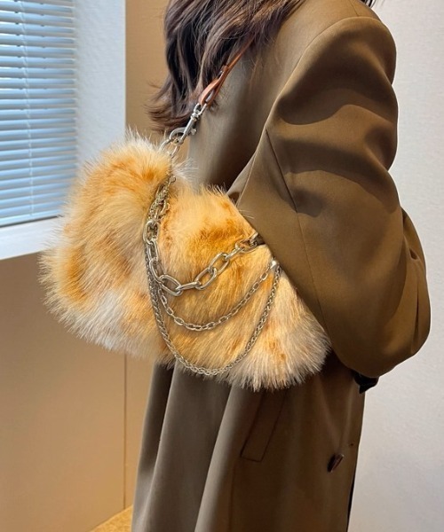 .KOM(ドットコム)の「A'GEM/9 × .kom 『.KOM/ドットケーオーエム』 Faux Fur Chain Shoulder Bag/ファー チェーン ショルダーバッグ(トートバッグ・レディース・グレー/ブラウン・FREE)」の5枚目の写真
