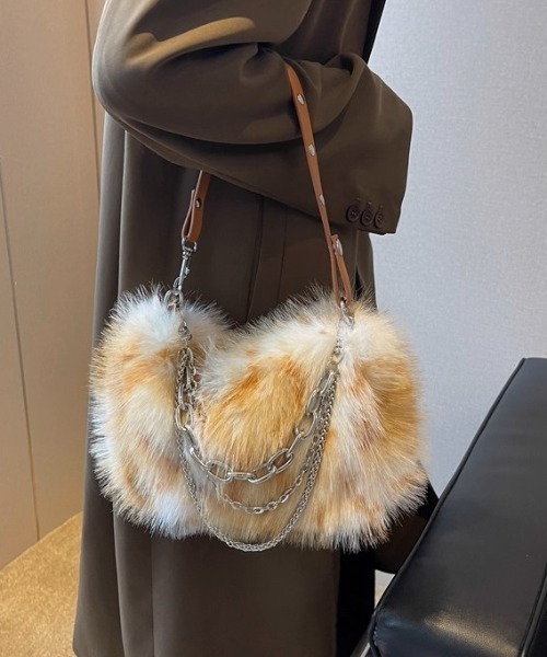 .KOM(ドットコム)の「A'GEM/9 × .kom 『.KOM/ドットケーオーエム』 Faux Fur Chain Shoulder Bag/ファー チェーン ショルダーバッグ(トートバッグ・レディース・グレー/ブラウン・FREE)」の6枚目の写真