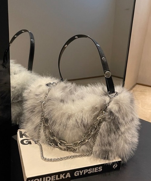 .KOM(ドットコム)の「A'GEM/9 × .kom 『.KOM/ドットケーオーエム』 Faux Fur Chain Shoulder Bag/ファー チェーン ショルダーバッグ(トートバッグ・レディース・グレー/ブラウン・FREE)」の9枚目の写真