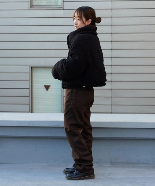 AO2（アオズ）の「Short-length faux fur down jacket / ショート丈 裏ボア×中綿ジャケット（ダウンジャケット/コート・レディース・ブラック/ベージュ/アイボリー・FREE）」の13枚目の写真