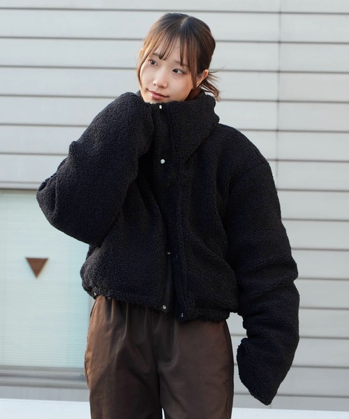 AO2（アオズ）の「Short-length faux fur down jacket / ショート丈 裏ボア×中綿ジャケット（ダウンジャケット/コート・レディース・ブラック/ベージュ/アイボリー・FREE）」の16枚目の写真