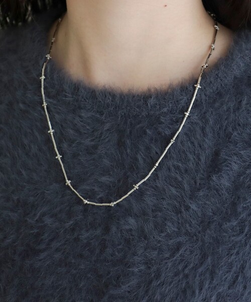 fredy emue（フレディエミュ）の「クロスビーズミドルネックレス（ネックレス・レディース・ゴールド/シルバー・FREE）」の5枚目の写真