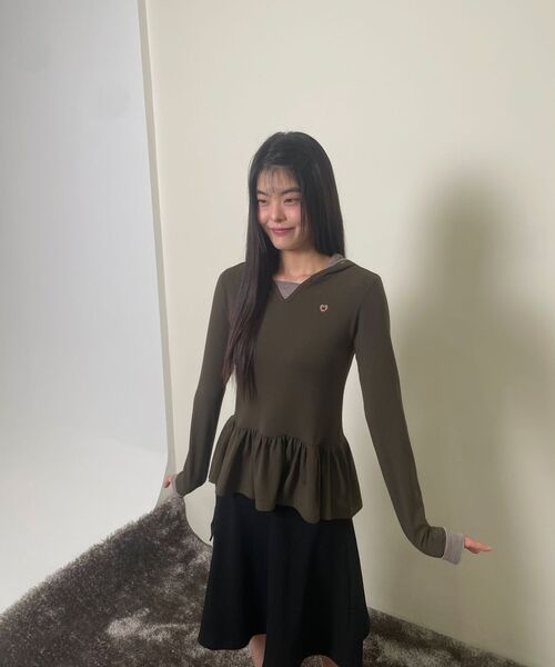 MIHEV（ミヘブ）の「フリルレイヤードフードカーキ（パーカー・レディース・その他・FREE）」の7枚目の写真