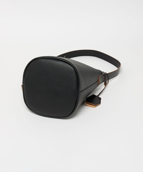 hALON（アーロン）の「＜hALON＞レザー バケットバッグS（トートバッグ・メンズ・ブラック・FREE）」の6枚目の写真