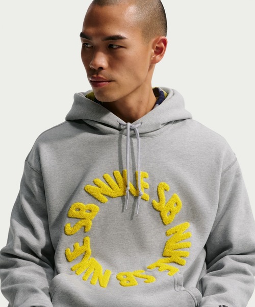 NIKE SB（ナイキエスビー）の「ナイキ SB フリース プルオーバー スケートボードパーカー / Nike SB Fleece Pullover Skate Hoodie IF0656-012 Wolf Grey（パーカー・メンズ・グレー・XL/2XL/L/M/S）」の3枚目の写真