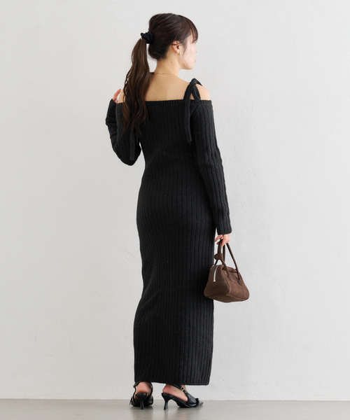 U by SPICK&SPAN（ユーバイスピックアンドスパン）の「オフショルリボンニットワンピース（ワンピース・レディース・ホワイト/ブラック・36/38）」の7枚目の写真