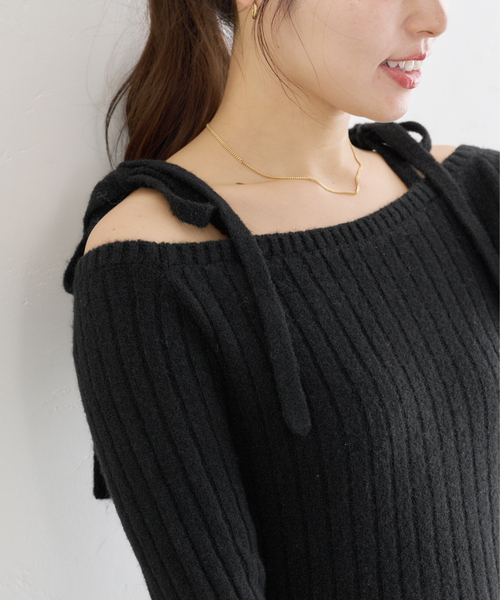 U by SPICK&SPAN（ユーバイスピックアンドスパン）の「オフショルリボンニットワンピース（ワンピース・レディース・ホワイト/ブラック・36/38）」の8枚目の写真