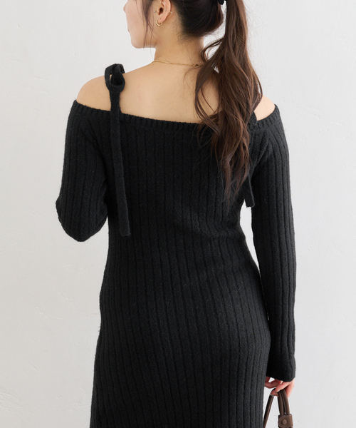 U by SPICK&SPAN（ユーバイスピックアンドスパン）の「オフショルリボンニットワンピース（ワンピース・レディース・ホワイト/ブラック・36/38）」の10枚目の写真