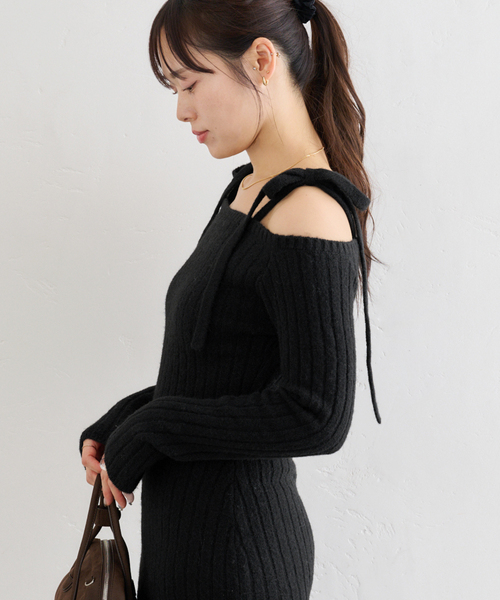 U by SPICK&SPAN（ユーバイスピックアンドスパン）の「オフショルリボンニットワンピース（ワンピース・レディース・ホワイト/ブラック・36/38）」の12枚目の写真