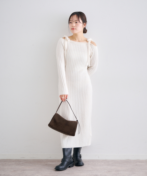 U by SPICK&SPAN（ユーバイスピックアンドスパン）の「オフショルリボンニットワンピース（ワンピース・レディース・ホワイト/ブラック・36/38）」の14枚目の写真