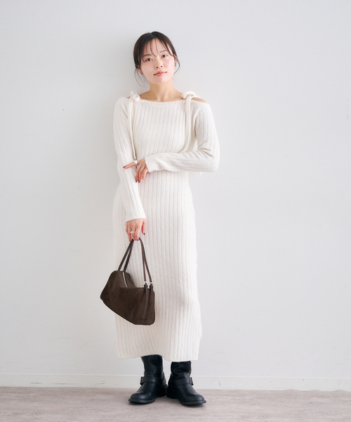 U by SPICK&SPAN（ユーバイスピックアンドスパン）の「オフショルリボンニットワンピース（ワンピース・レディース・ホワイト/ブラック・36/38）」の18枚目の写真