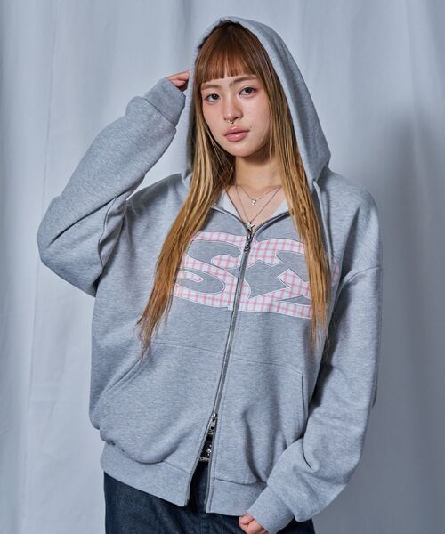 SEQUENZ（シークエンズ）の「【sqnz（エスキュンズ）】sqnz logo applique zip p/k / ユニセックス 裏毛 ダブルジップ ジップパーカー フーディ 星柄 ボーダー チェック（パーカー・メンズ・グレー/その他2/ライトピンク/その他3・MEDIUM/SMALL/LARGE）」の2枚目の写真