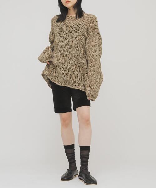 KBF（ケイビーエフ）の「テープヤーンリボンオーバーニット（ニット/セーター・レディース・ライトカーキ/ダークブラウン/アイボリー・ONE）」の7枚目の写真