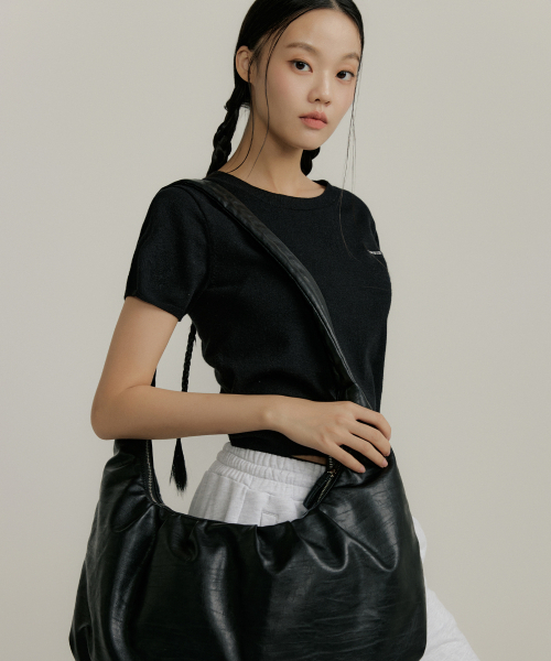 CITYBREEZE(シティブリーズ)の「エッセンシャルラウンドネック半袖ニット_BLACK(Tシャツ/カットソー・レディース・ブラック・FREE)」の2枚目の写真