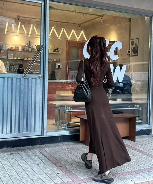 gossip!ロサンゼルス(ゴシップロサンゼルス)の「ハーフボタン リラクシーワンピース(ワンピース・レディース・ブラウン・M/S)」の4枚目の写真