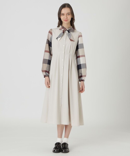 BLUE LABEL CRESTBRIDGE(ブルーレーベルクレストブリッジ)の「チェックスリーブドレス(ワンピース・レディース・ダークネイビー/ベージュ系その他・38/36)」の2枚目の写真