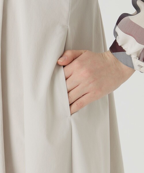 BLUE LABEL CRESTBRIDGE(ブルーレーベルクレストブリッジ)の「チェックスリーブドレス(ワンピース・レディース・ダークネイビー/ベージュ系その他・38/36)」の5枚目の写真