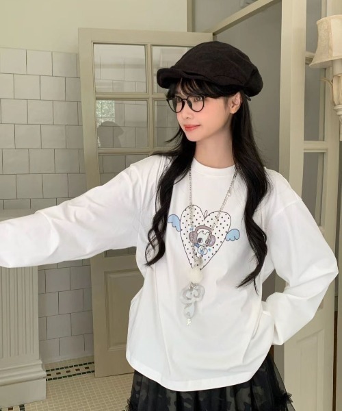 ViViDAY(ビビデー)の「可愛いフロントハート柄ロンT(Tシャツ/カットソー・レディース・ホワイト・M)」の2枚目の写真