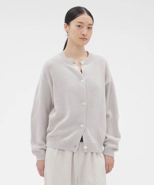 MARGARET HOWELL（マーガレットハウエル）の「HIGH TWIST COTTON LINEN（カーディガン/ボレロ・レディース・ピンク/ライトグレー・FREE）」の2枚目の写真
